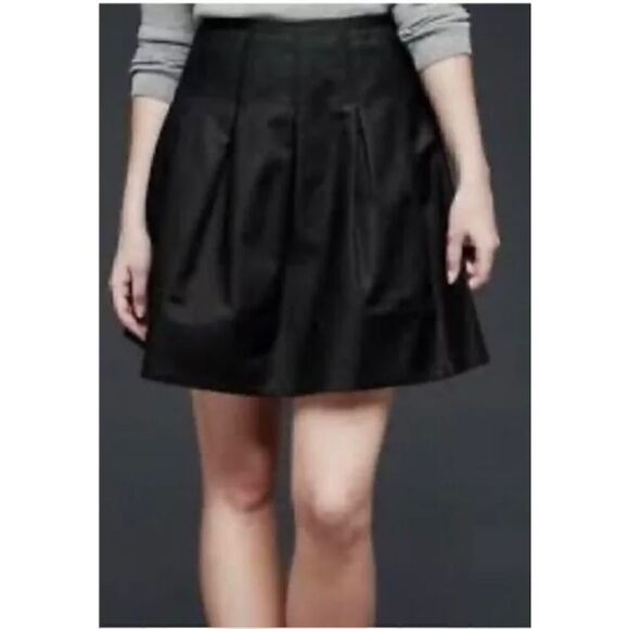 GAP Black Mini-Skirt with Pleat Darts & Pockets Size 8 - Picture 1 of 11